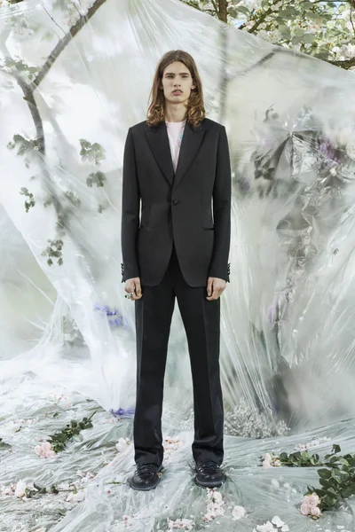 Look 19